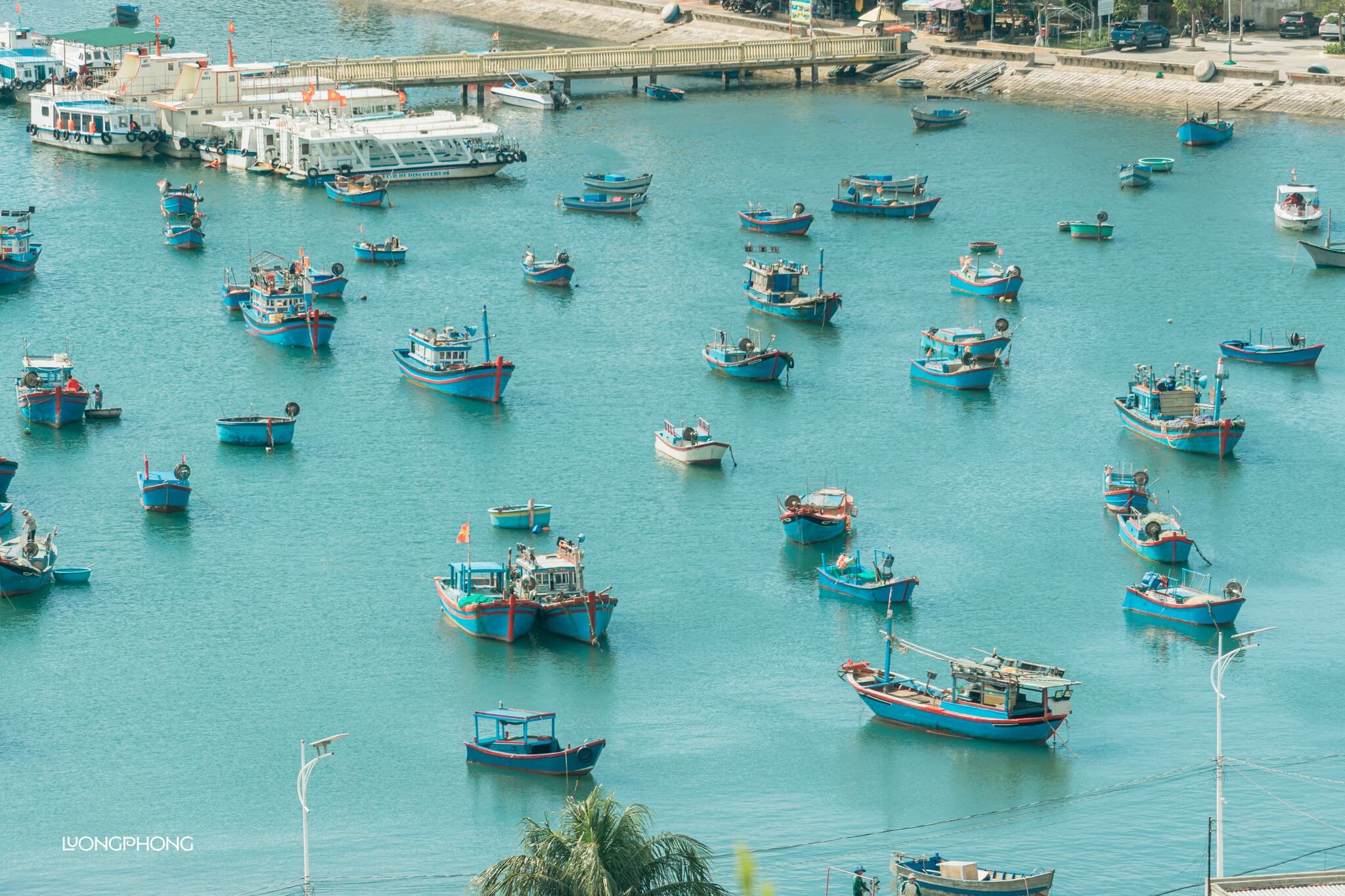 Vịnh Vĩnh Hy là một trong tám vịnh biển đẹp nhất Việt Nam