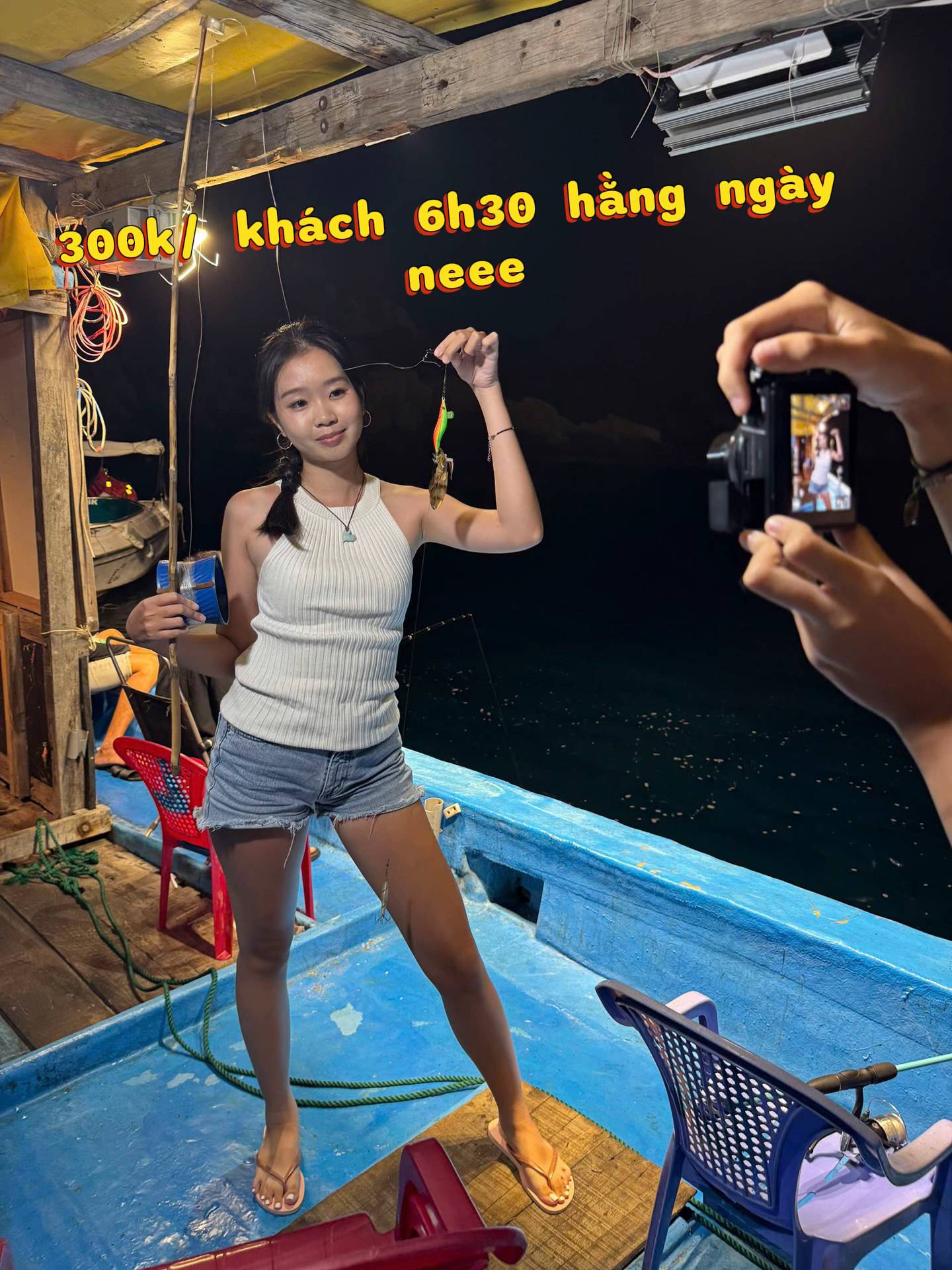 Tour câu mực đêm Vĩnh Hy bắt đầu vào 17h30 - 18h00 hàng ngày nhé