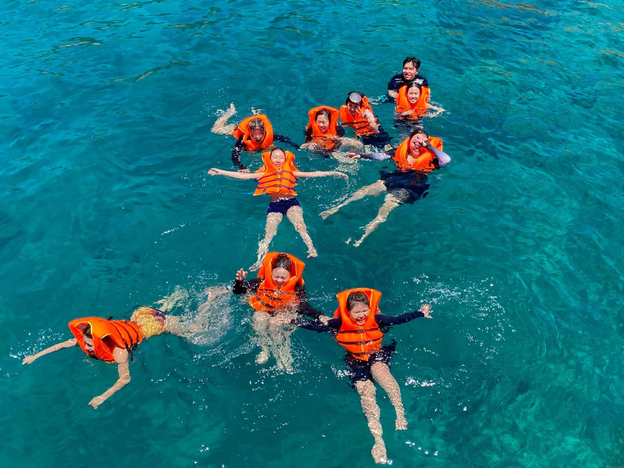 Khám phá Vĩnh Hy là địa chỉ đặt dịch vụ lặn biển được nhiều du khách chọn lựa