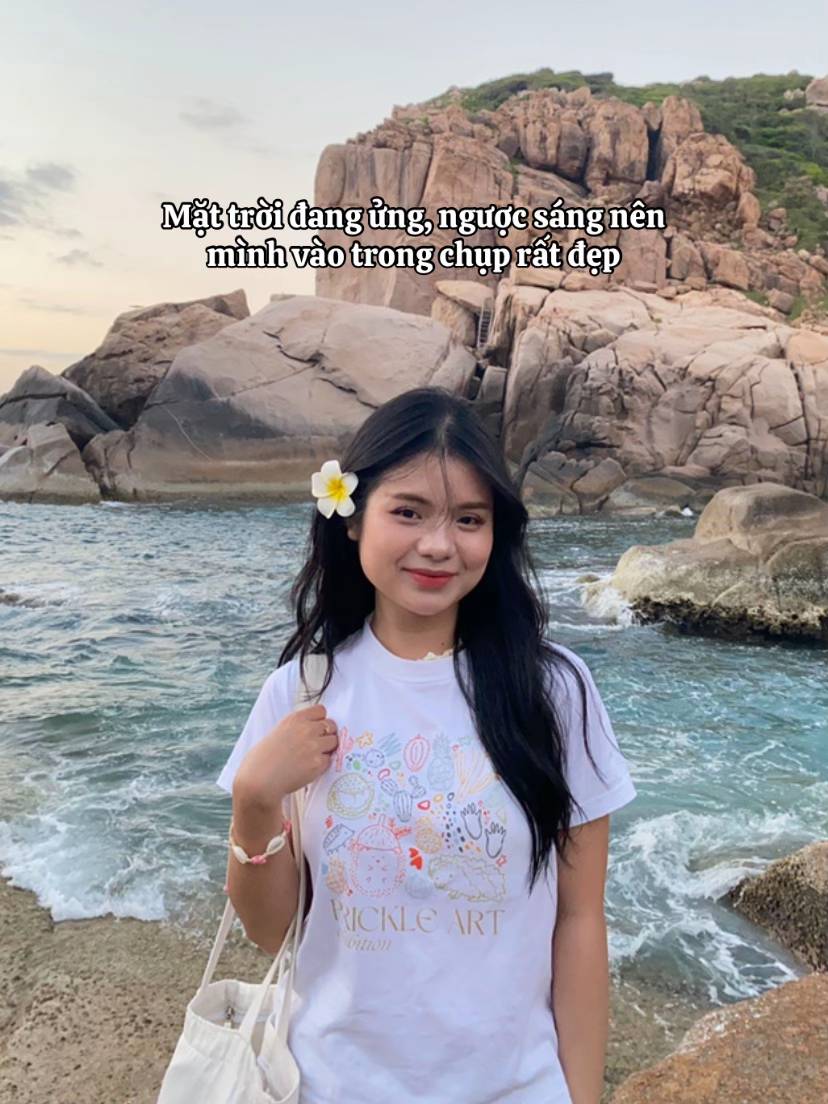 Bạn có thể sử dụng cano để đi đón bình mình và tắm lặn biển