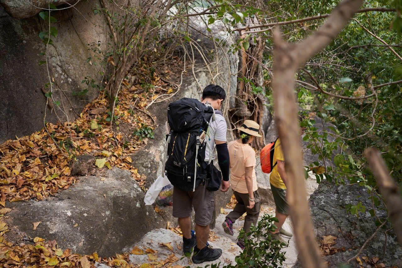 Vượt qua những đoạn đường chênh vênh hướng về phía trước